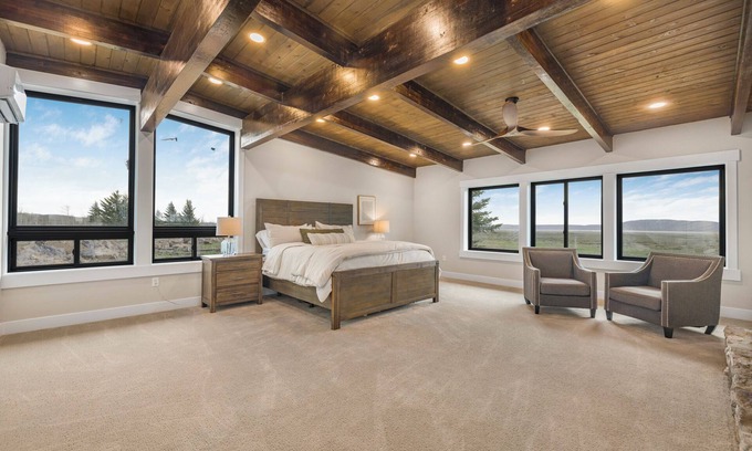 Island Park Cabin | Epic Private Lake-Modern Lodge+AC+WiFi+50minstoYNP
