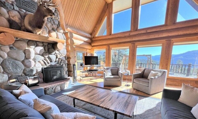 Bayfield Cabin | Epic Retreat on 37 acres with Mountain Views, Private Hot Tub, Pet Friendly