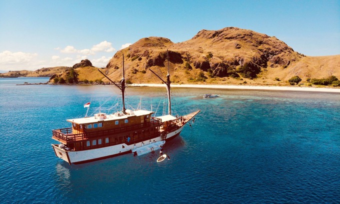 Labuan Bajo Boat Rental | Epic Sails Around Flores Sea!
