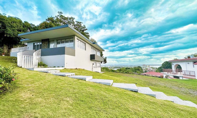 Miradero House | EpicView Casita - King Bed & Queen Bed - AC - High Speed WiFi - 65" Smart TV