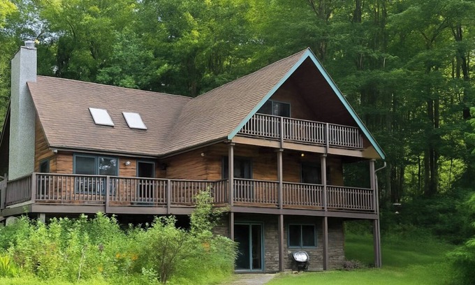 Pleasant Mount Cottage | Equestrian House Suites