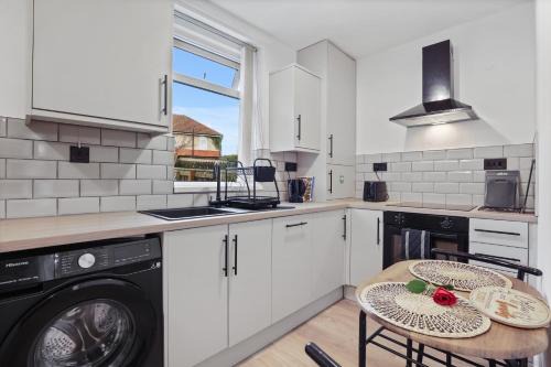 Newcastle-upon-Tyne House | Equipped & Cozy, Fast WiFi, Smart TV, Full Kitchen, Free Parking