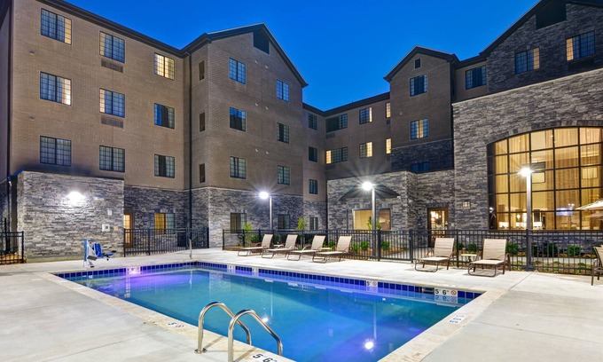 Mount Juliet Condo | Equipped Double Suite | Free Breakfast, Seasonal Outdoor Pool + Gym