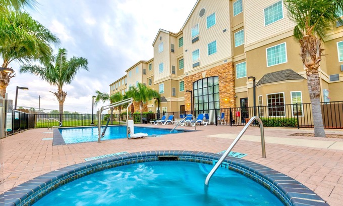 Brownsville Condo | Equipped King Suite | Free Daily Breakfast, Outdoor Pool + Business Center