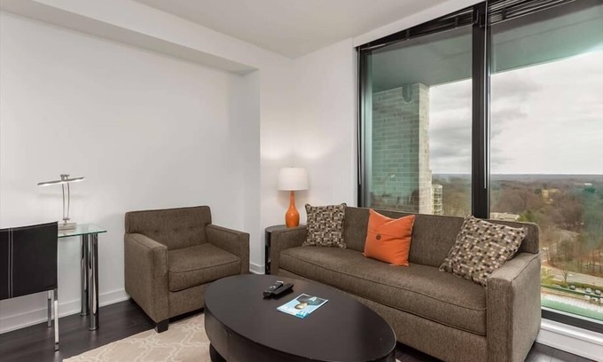 Reston Apartment | Equipped Kitchen& In-unit Washer/D | near IAD & Spring Hill