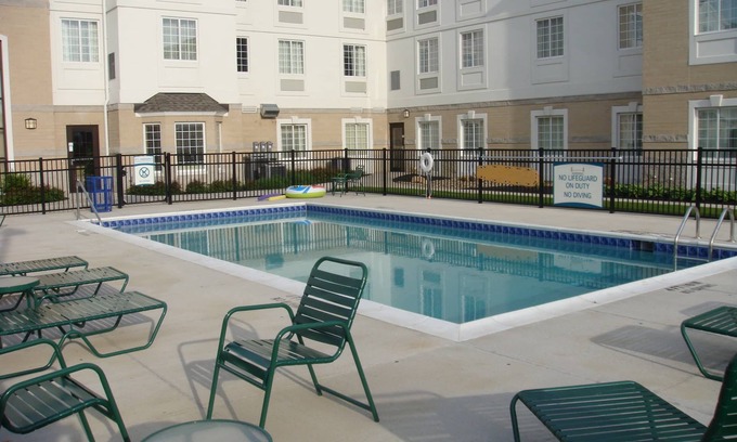 Mayfield Heights Condo | Equipped Suite | 24-Hour Business Center, Fitness Center + Free Daily Breakfast