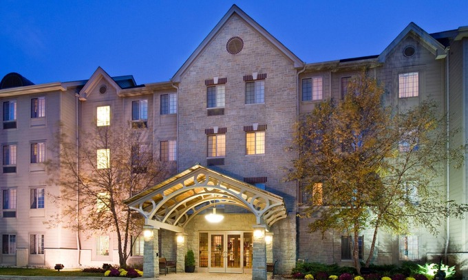 Oakbrook Terrace Condo | Equipped Suite Near the Heart of Chicago | Complimentary Breakfast