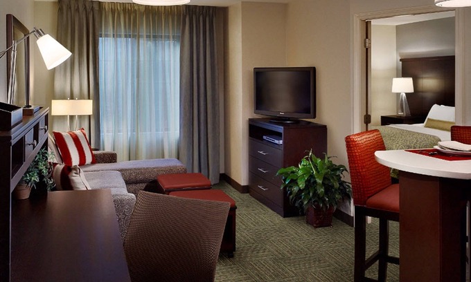 Sterling Heights Condo | Equipped Suite | Buffet Breakfast, Indoor Pool Access + 24h Business Center