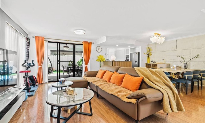 Victoria Park House | Equitice Autumn Moonlight Villa, Leisure Autumn Moonlight Villa