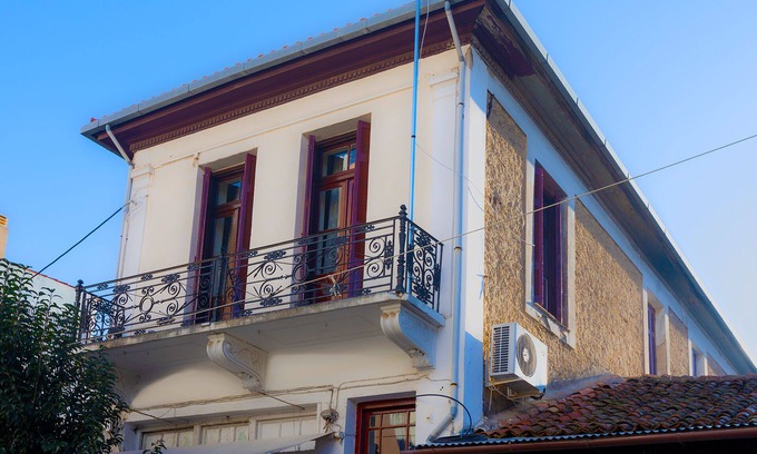 Tripoli Apartment | Era of Elegance: 1928 Classic Dwelling