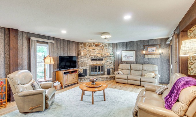 Neosho County House | Erie Farmhouse w/Fire Pit + Grill: Pets Welcome!
