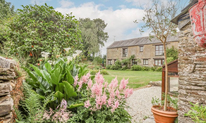 Pelynt Cottage | ERIN COTTAGE, pet friendly, character holiday cottage in Looe