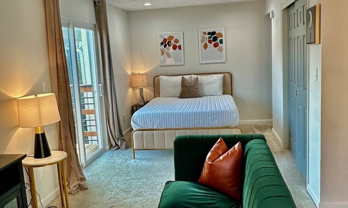Huntsville Condo | Erin's Emerald Estate-Cozy Loft
