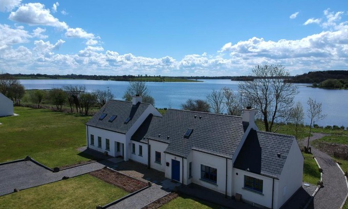 Enniskillen House | Erne View Cottages