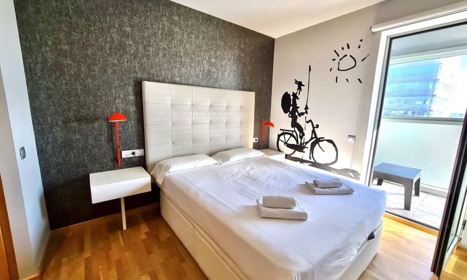 El Port Apartment | Apartment in front of Fira Gran Via