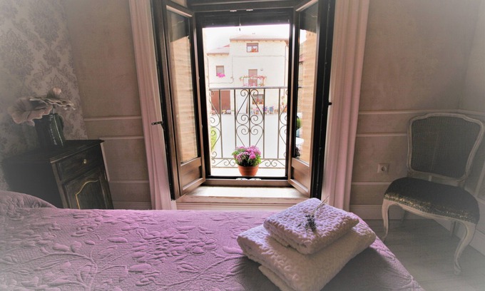 Montejo de la Vega de la Serrezuela Cottage | Wabisabi Townhouse en Hoces del Río Riaza