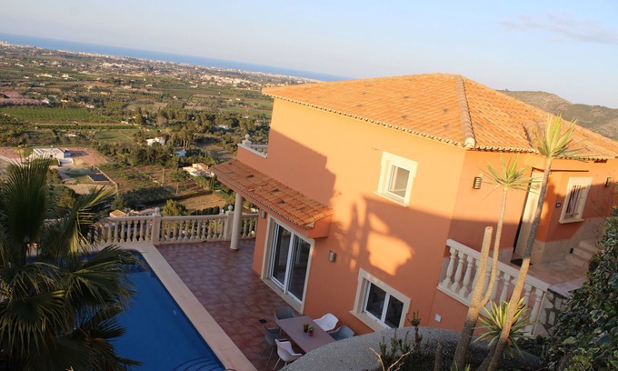 Pedreguer House | Modern vacation home with fantastic panoramic views in a quiet location