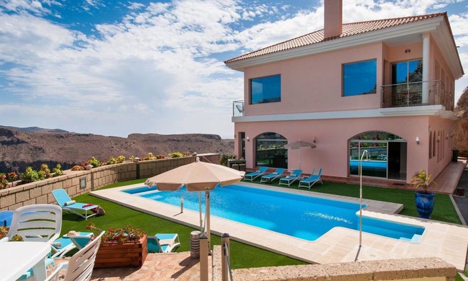 Monte Leon House | 420 m² House ∙ 3 bedrooms ∙ 6 guests