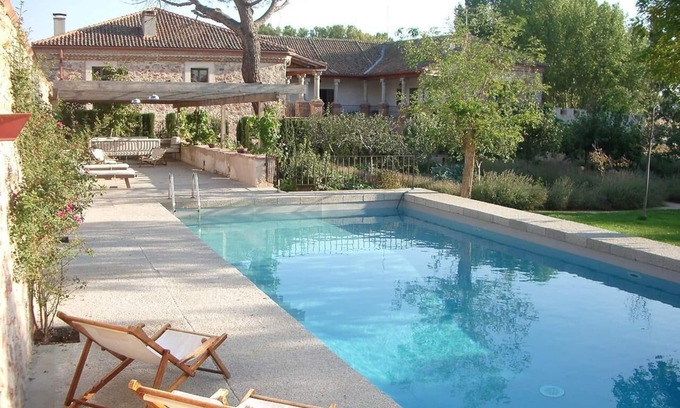 Hoyuelos Villa | Renaissance palace with capacity for up to 39 people