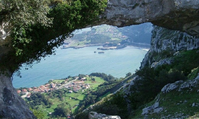 Castro Urdiales Ski Chalet | Villa La Perla de Sonabia-Cantabria, next to the beach and the mountain, wonderful.