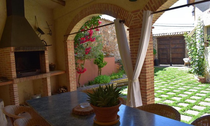 Villanueva del Rebollar de Sierra House | La Casa del Azafrán