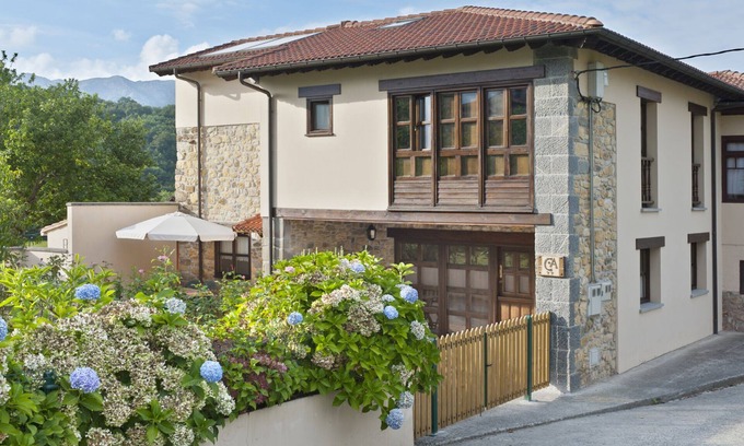 Villar de Huergo Cottage | Larrionda 31. Village House in Asturias.