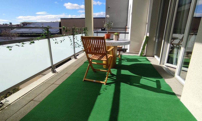Blagnac Apartment | Escal' Home Appart Design au Pied de L'aéroport, Parkings, Terrasse