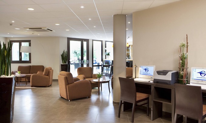 Bouguenais Hotel | Escale Oceania Nantes Aéroport