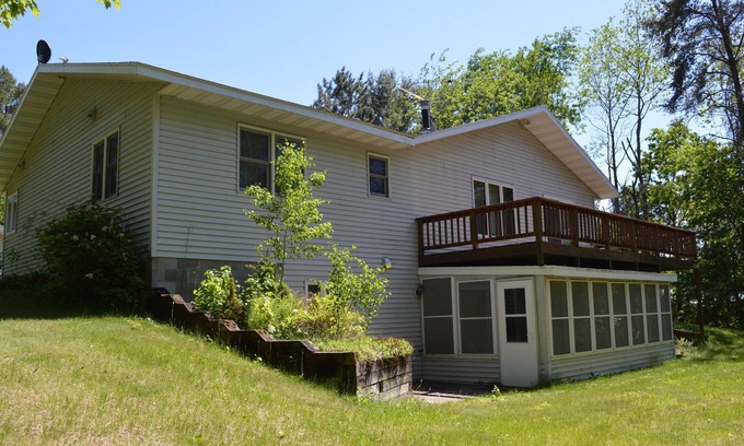Spooner House | ESCAPE AT THE LAKE, relax and enjoy your stay in this immaculate LAKE HOME!