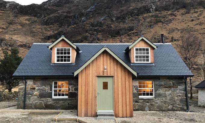 Shiel Bridge Cottage | Escape & enjoy the stars in the wilderness of the Scottish hills by a sea loch