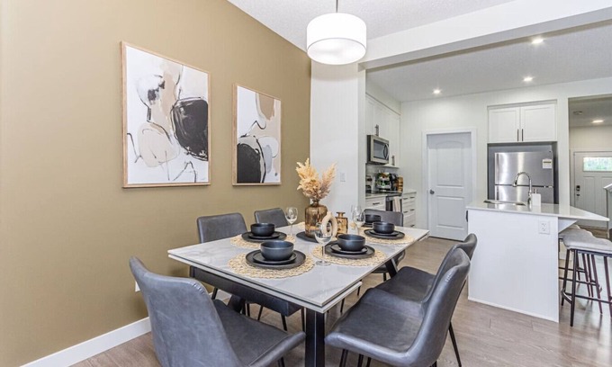 Northwest Edmonton House | Escape in Style/King Bed/Disney/Near WEM