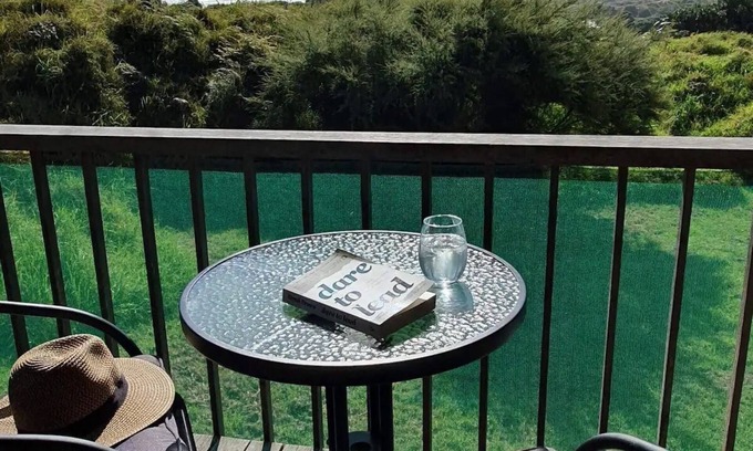 Te Henga House | Escape from the city!