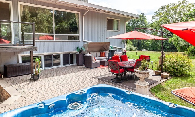Hamilton House | Escape the city and relax surrounded by nature