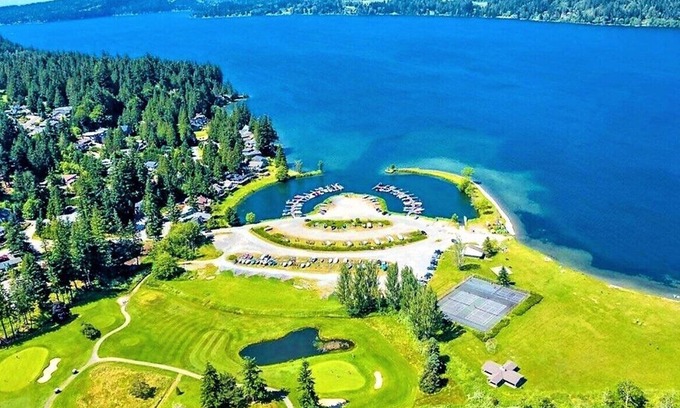 Sudden Valley House | Escape the city life! Amazing views of Lake Whatcom! Perfect patio with hot tub.