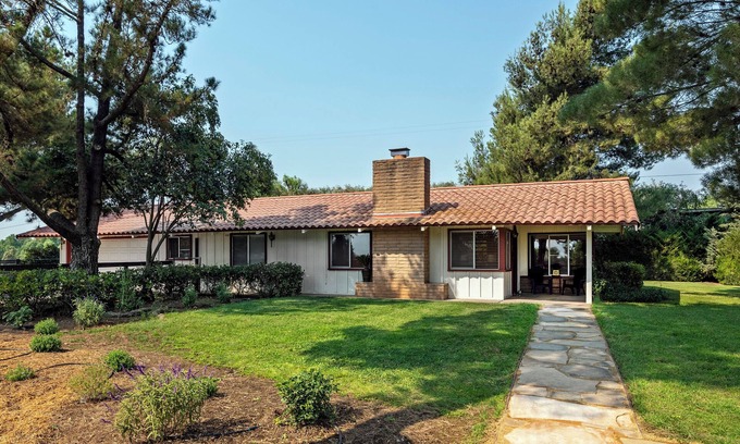 Santa Ynez House | Escape the City.