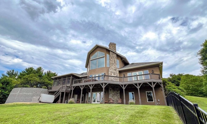 Lansing Cabin | Escape the Everyday -Find Peace in the High-Country This Sept @MountEverAfter