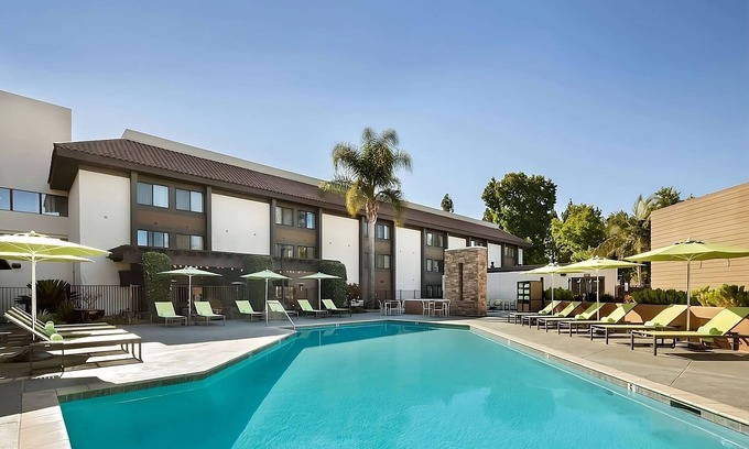Milpitas Hotel | Escape The Hustle and Bustle! w/Pool, Pet-Friendly, Near River Oaks Park!