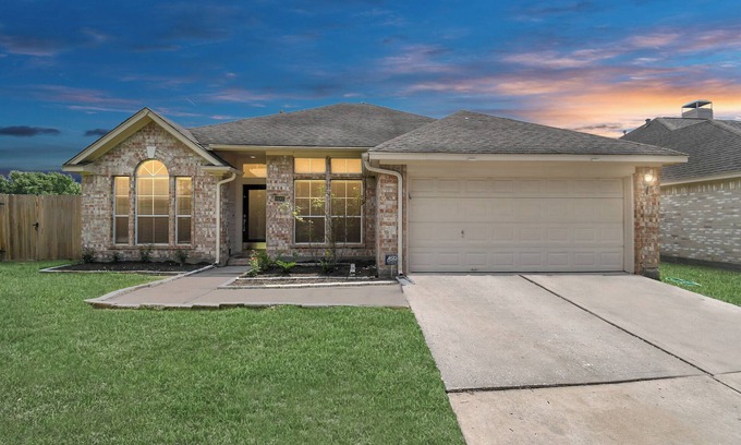 Clear Lake City House | Escape the Ordinary: Discover Your Perfect Home Away From Home!