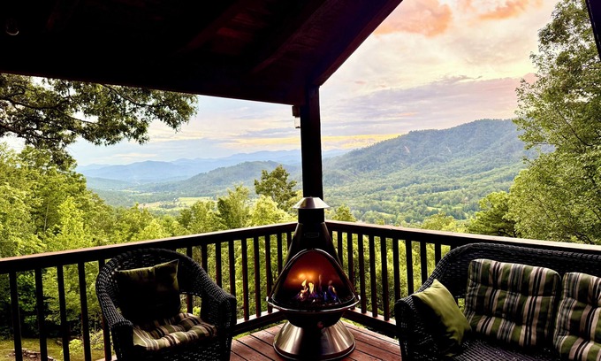 Frank Cabin | Escape the ordinary, discover the tranquility & warmth of this A-Frame cabin