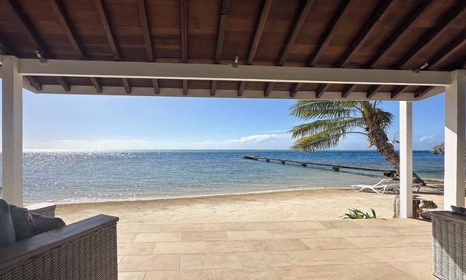 Cook's Bay House | Escape to a Charming BEACH FRONT Beach House on the Island of Moorea