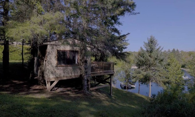 Clarington RV Rental | Escape to a Charming Treehouse Nestled on a Peaceful Estate in Clarington