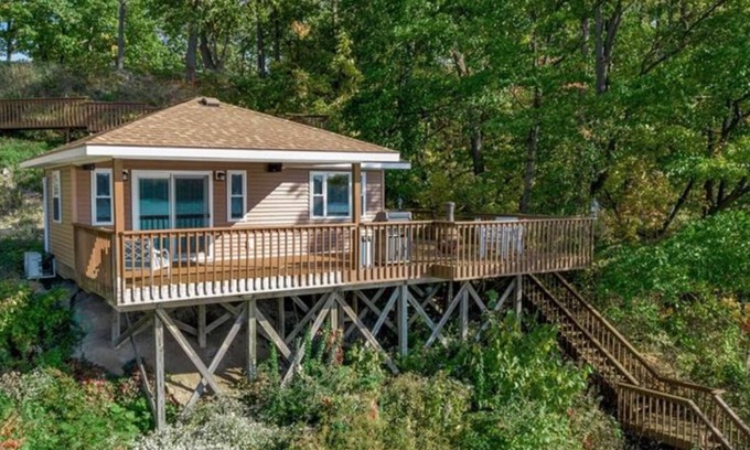 Youngstown Cabin | Escape to a Cozy Cabin on the River – Relax & Unwind!