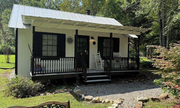 Blairsville Cottage | Escape to a Pet-Friendly Cabin near Helen, Blue Ridge & Appalachian Trail