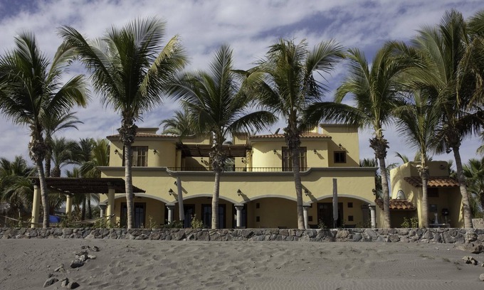 Loreto House | Escape To An Ocean Front Five Star Paradise : A 10 minute walk into Loreto