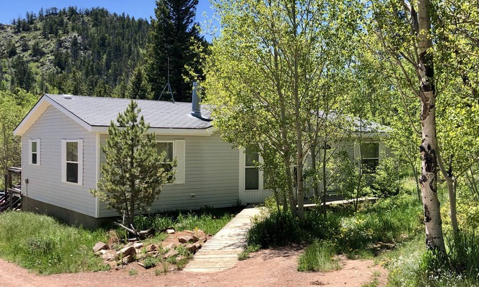 Crystal Lake House | Escape to Black Bear Hollow~Secluded in a Beautiful Aspen Grove & Dog Friendly!