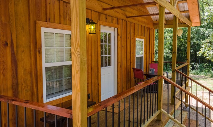 Mena Cabin | Escape to cozy 2-bedroom cabin near Ouachita Forest 4 min drive away