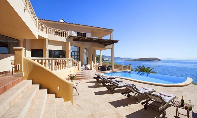 Badia de Palma Villa | Escape to Luxury: Rent Mallorca Villa 1452