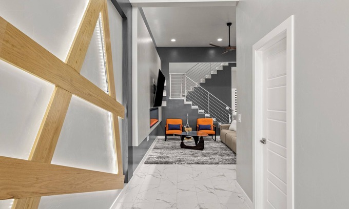 Las Cruces House | Escape to Modern Luxury With Organ Mountain Views