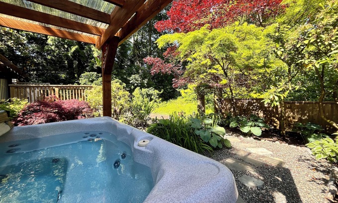 Deep Cove Bed & Breakfast | Escape to Nature!