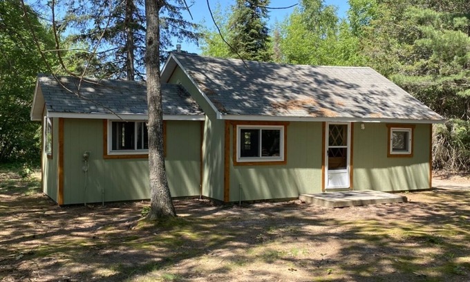 Newberry Resort | Escape to nature in the Rustic Retreat Cabin